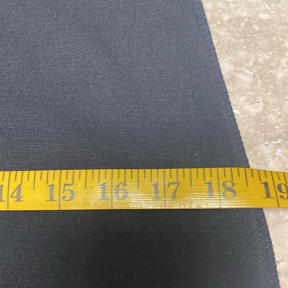 Max Studio Pencil Skirt, Excellent Condition, no flaws, measurements in photos - Picture 10 of 12